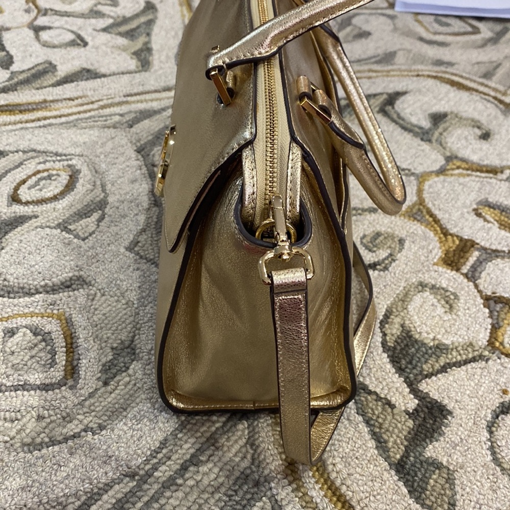 💕 Michael Kors gold leather large top satchel bag gorgeous 💕 - Picture 7 of 17